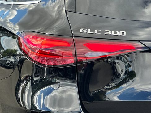 Certified 2025 Mercedes-Benz GLC 300 image 33