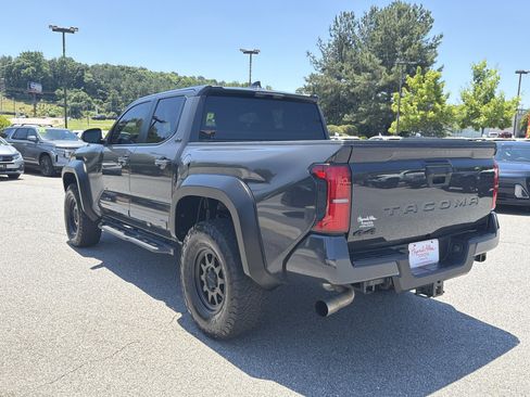 Used 2024 Toyota Tacoma SR5 AWD/4WD image 16