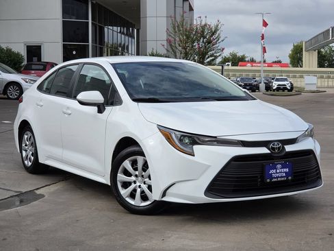 Used 2026 Toyota Corolla LE FWD image 2