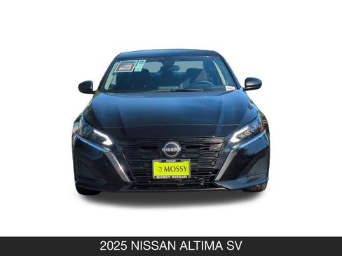 Used 2025 Nissan Altima 2.5 SV FWD image 4