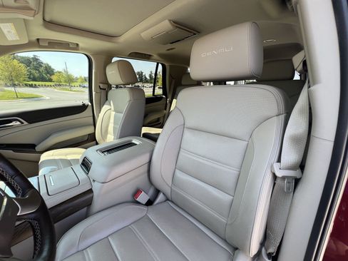 Used 2018 GMC Yukon Denali w/ Denali Ultimate Package AWD/4WD image 16