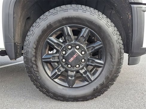 Used 2025 GMC Sierra 2500 AT4 w/ AT4 Preferred Package image 8