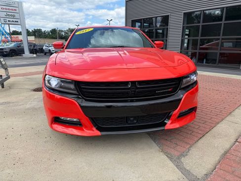 Used 2017 Dodge Charger R/T w/ Premium Group RWD image 31