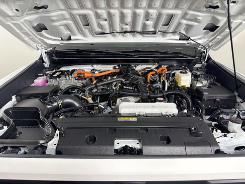 Certified 2025 Toyota Tacoma TRD Off-Road AWD/4WD image 32