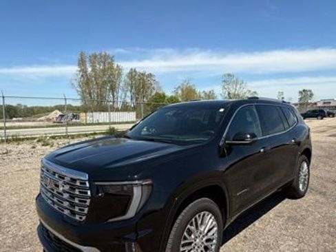 Used 2025 GMC Acadia Denali w/ LPO, Floor Liner Package AWD/4WD image 3
