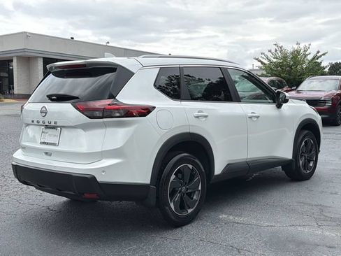 Used 2024 Nissan Rogue SV w/ SV Premium Package FWD image 6