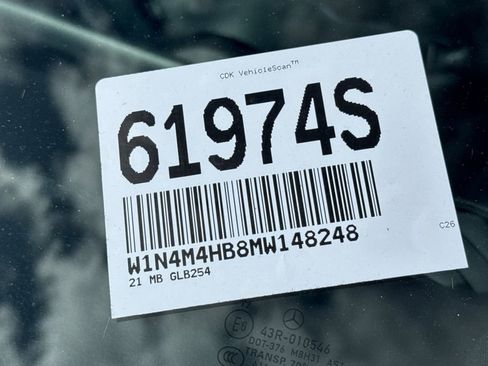 Used 2021 Mercedes-Benz GLB 250 4MATIC image 2