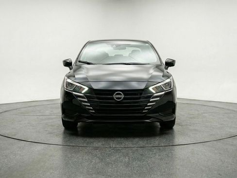 Used 2025 Nissan Versa SV image 2