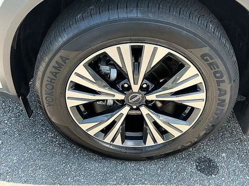Certified 2023 Nissan Rogue SV FWD image 7