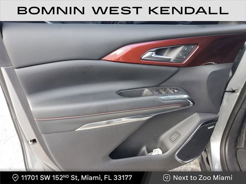 Used 2024 Chevrolet Traverse RS image 24