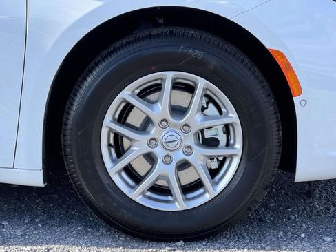 New 2026 Chrysler Pacifica Select FWD image 27