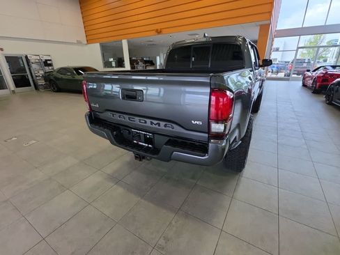 Used 2020 Toyota Tacoma SR AWD/4WD image 10