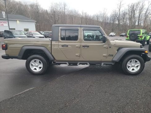Used 2020 Jeep Gladiator Sport w/ Quick Order Package 24S image 7