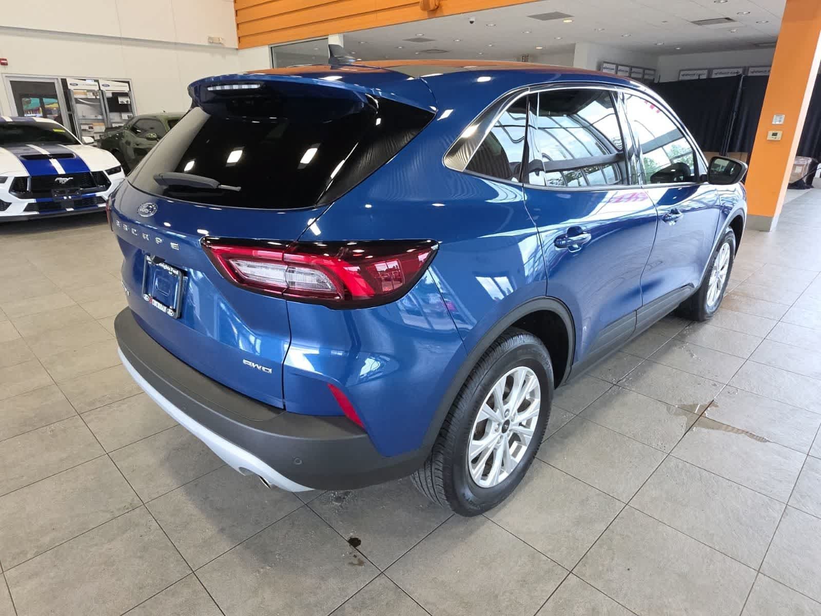 Used 2023 Ford Escape Active w/ Tech Pack #1 AWD/4WD image 7