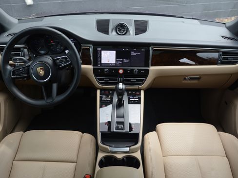 Certified 2026 Porsche Macan AWD/4WD image 12