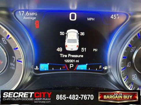 Used 2017 Chrysler 300 C image 10