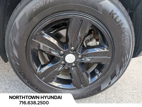 Used 2021 Chevrolet Trax LT w/ Premium Seat Package AWD/4WD image 39