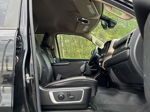 Used 2019 RAM 1500 Laramie AWD/4WD image 12