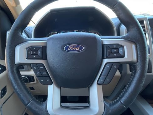 Used 2015 Ford F150 Lariat image 19