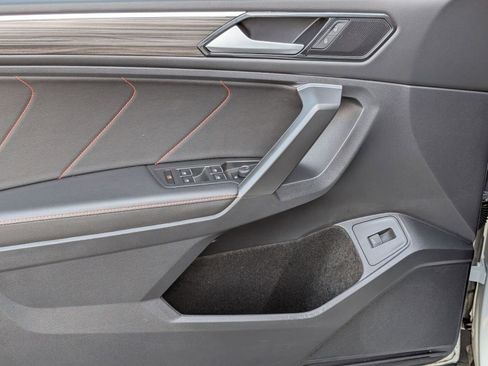 Used 2024 Volkswagen Tiguan SE image 14