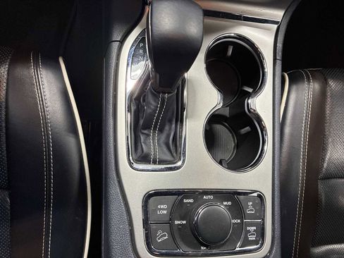 Used 2017 Jeep Grand Cherokee Overland image 22