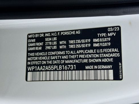 Used 2023 Porsche Macan AWD/4WD image 40