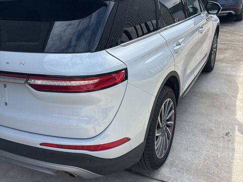 Used 2025 Lincoln Corsair Reserve image 11