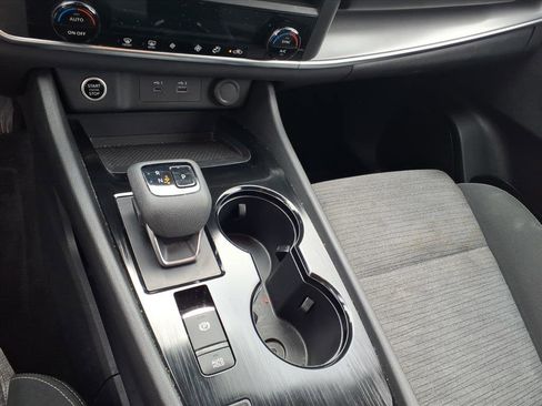 Used 2023 Nissan Rogue SV image 14