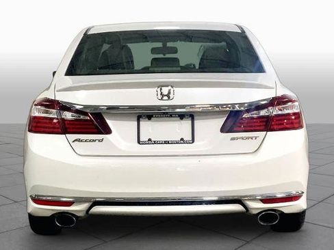Used 2017 Honda Accord Sport image 5