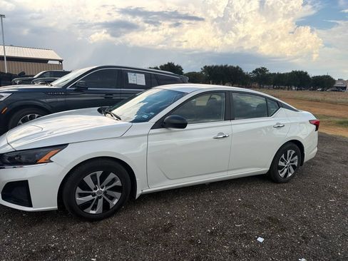 Used 2024 Nissan Altima 2.5 S FWD image 2