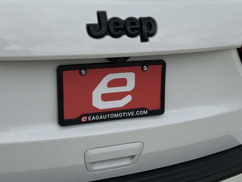 Used 2020 Jeep Grand Cherokee Altitude AWD/4WD image 38
