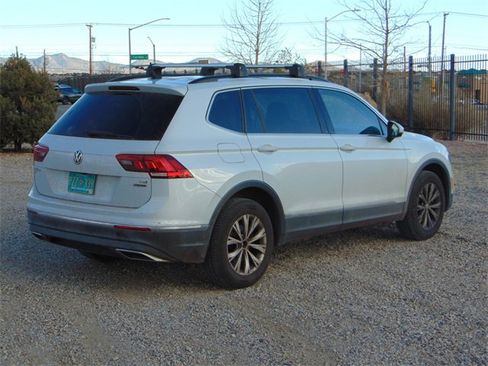 Used 2018 Volkswagen Tiguan SE w/ Panoramic Sunroof Package image 4