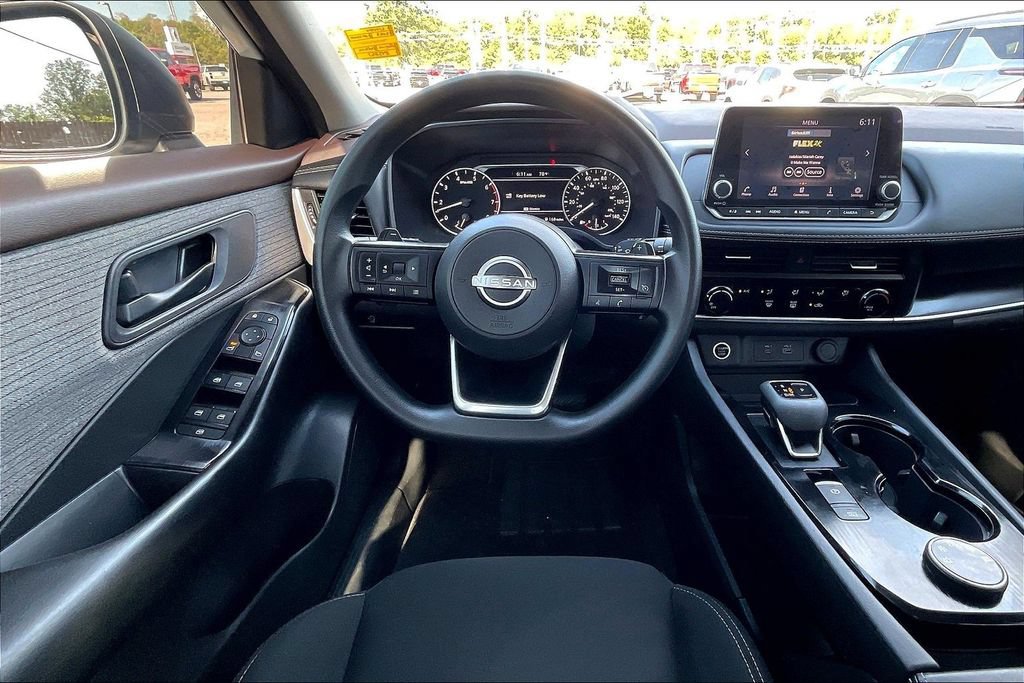 Used 2023 Nissan Rogue S AWD/4WD image 7