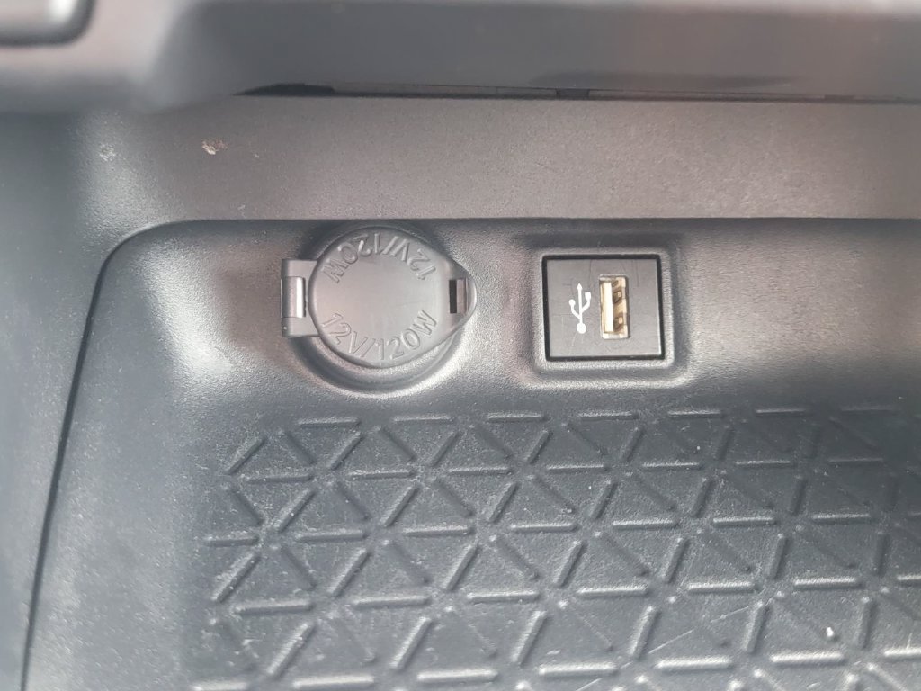 Used 2025 Toyota RAV4 XLE AWD/4WD image 28