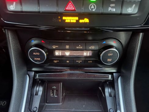 Used 2018 INFINITI QX30 Sport image 19