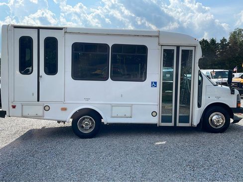 Used 2015 Chevrolet Express 3500 w/ Shuttle Bus Package RWD image 8