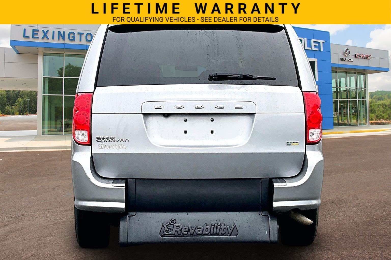 Used 2018 Dodge Grand Caravan SE FWD image 4