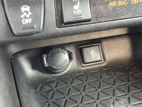 Used 2021 Toyota RAV4 XLE w/ XLE Grade Weather Package image 13