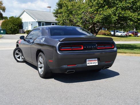 Used 2019 Dodge Challenger SXT RWD image 6