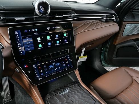 New 2025 Maserati Grecale GT image 13