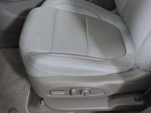 Used 2021 Chevrolet Traverse Premier FWD image 23