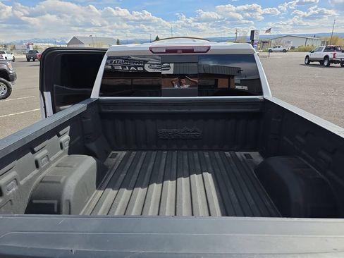 Used 2019 Chevrolet Silverado 1500 High Country w/ Technology Package AWD/4WD image 9