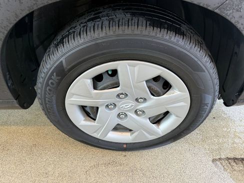 Used 2020 Hyundai Venue SE FWD image 6