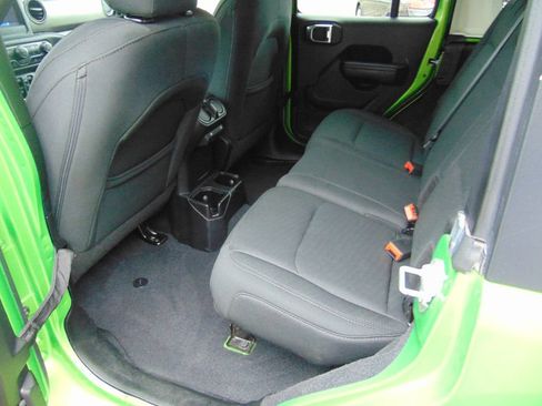 Used 2018 Jeep Wrangler Unlimited Sport S image 3