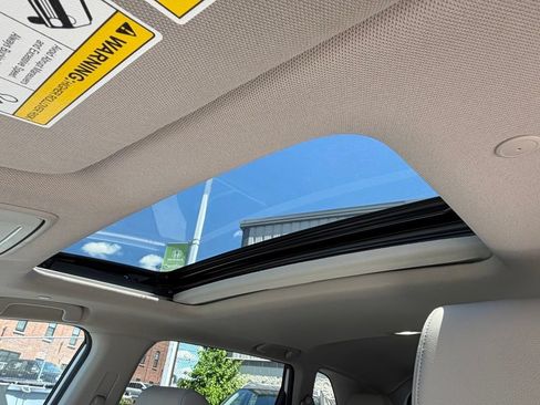 Used 2023 Honda CR-V EX-L image 3