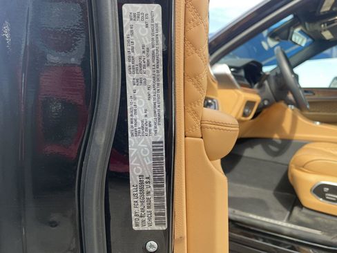 Used 2025 Jeep Grand Cherokee Summit image 39