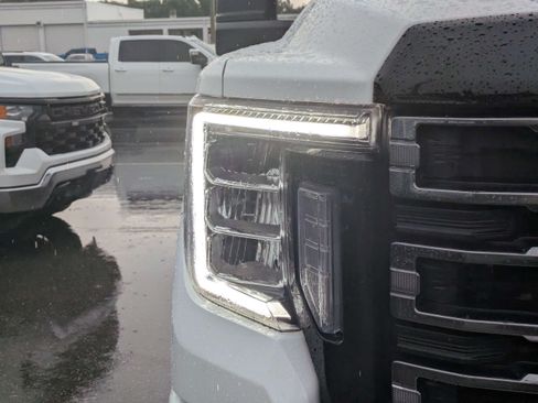 Used 2022 GMC Sierra 2500 AT4 w/ AT4 Premium Plus Package AWD/4WD image 9