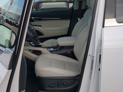 Certified 2025 Kia Telluride S image 11