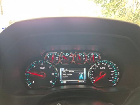 Used 2015 Chevrolet Silverado 1500 LT w/ Texas Edition, 1LT Trim AWD/4WD image 9