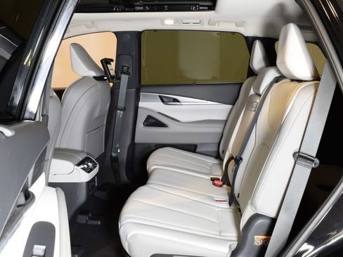 Certified 2026 INFINITI QX60 Luxe w/ Family Package AWD/4WD image 28